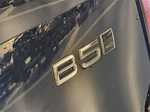 Used 2025 Volvo XC90 B5 Plus image 13