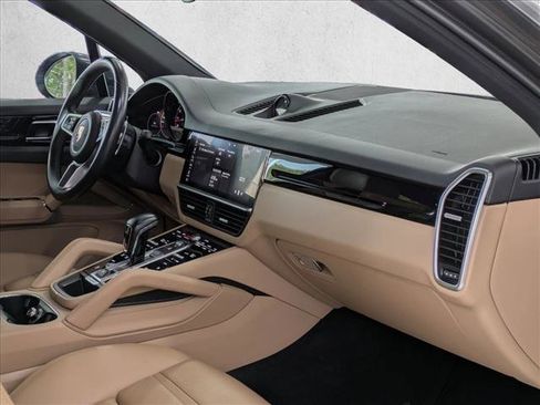 Used 2021 Porsche Cayenne image 28