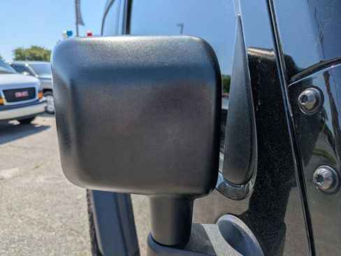 Used 2017 Jeep Wrangler Sport AWD/4WD image 13