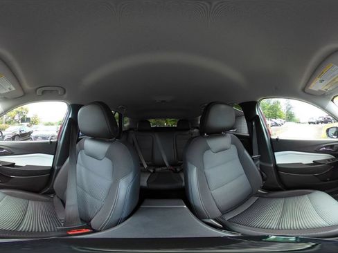 Used 2025 Chevrolet Trax LT FWD image 36