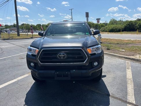 Used 2022 Toyota Tacoma SR5 RWD image 8