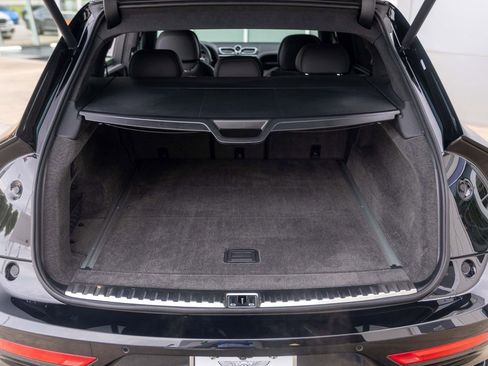 Used 2024 Bentley Bentayga AWD/4WD image 54