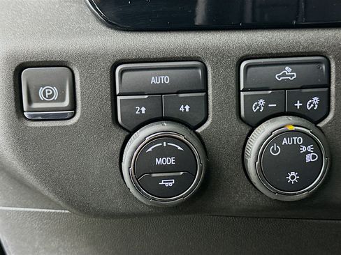 Used 2024 Chevrolet Silverado 1500 LT image 17