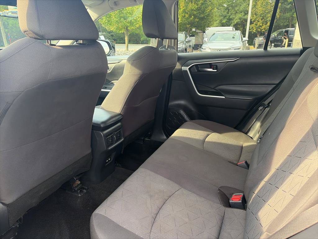 Used 2021 Toyota RAV4 XLE AWD/4WD image 21