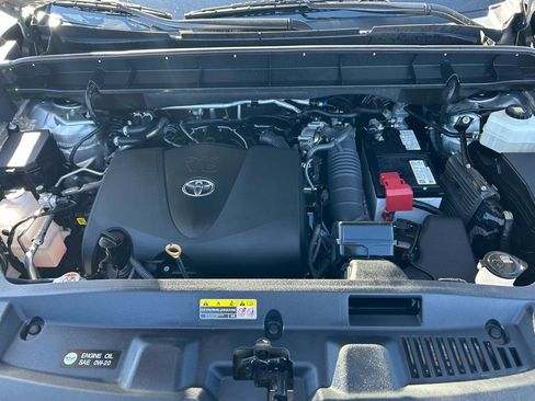 Used 2022 Toyota Highlander LE image 22