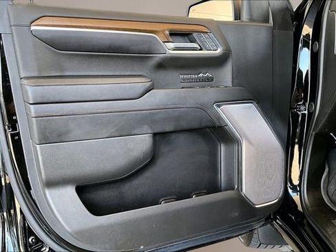 Used 2024 Chevrolet Silverado 1500 High Country w/ High Country Premium Package AWD/4WD image 17