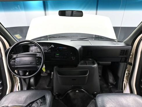 Used 1995 Ford E-150 and Econoline 150 Club Wagon RWD image 20