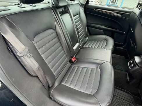 Used 2016 Ford Fusion SE w/ Equipment Group 202A AWD/4WD image 16