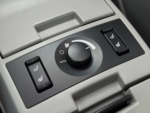 Used 2007 Chrysler Pacifica Touring FWD image 25