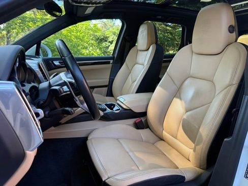 Used 2018 Porsche Cayenne Platinum Edition AWD/4WD image 9