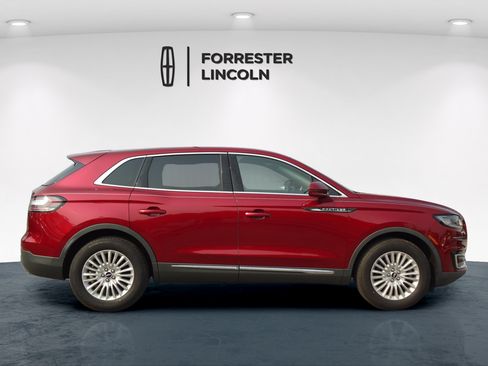 Used 2019 Lincoln Nautilus FWD image 2