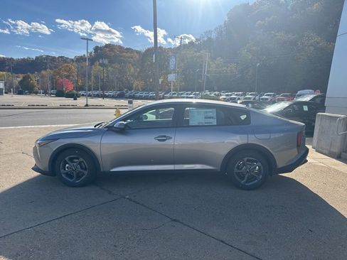 New 2025 Kia K4 LXS image 4