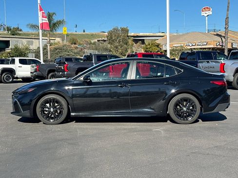 Used 2025 Toyota Camry SE image 2