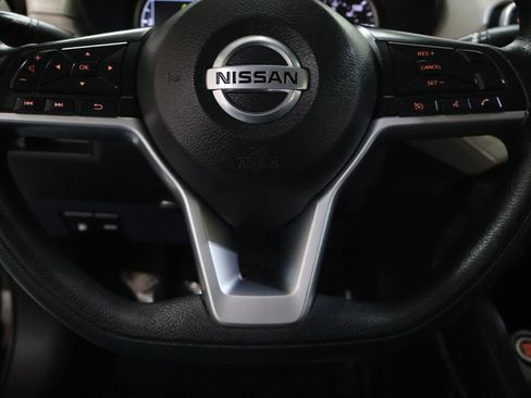Used 2022 Nissan Versa SV FWD image 18