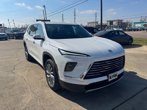 Used 2025 Buick Enclave Preferred image 7