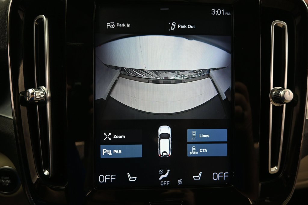 Used 2019 Volvo XC40 T4 Momentum FWD image 17