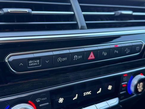Used 2019 Audi Q7 3.0T Prestige AWD/4WD image 39