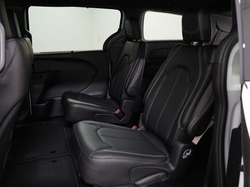 New 2026 Chrysler Pacifica Select FWD image 20