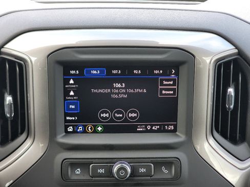 Certified 2023 Chevrolet Silverado 1500 Custom image 9