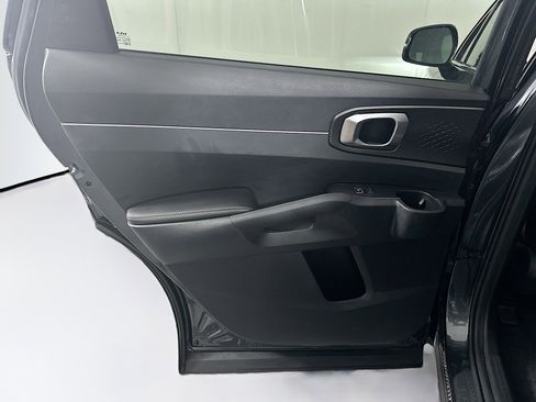 Used 2024 Kia Sorento S image 27
