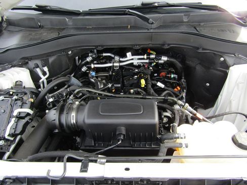Used 2023 Ford Explorer XLT w/ Equipment Group 202A AWD/4WD image 42