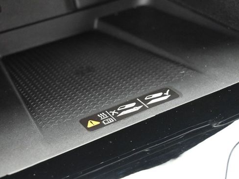 Used 2024 Chevrolet Traverse RS image 37