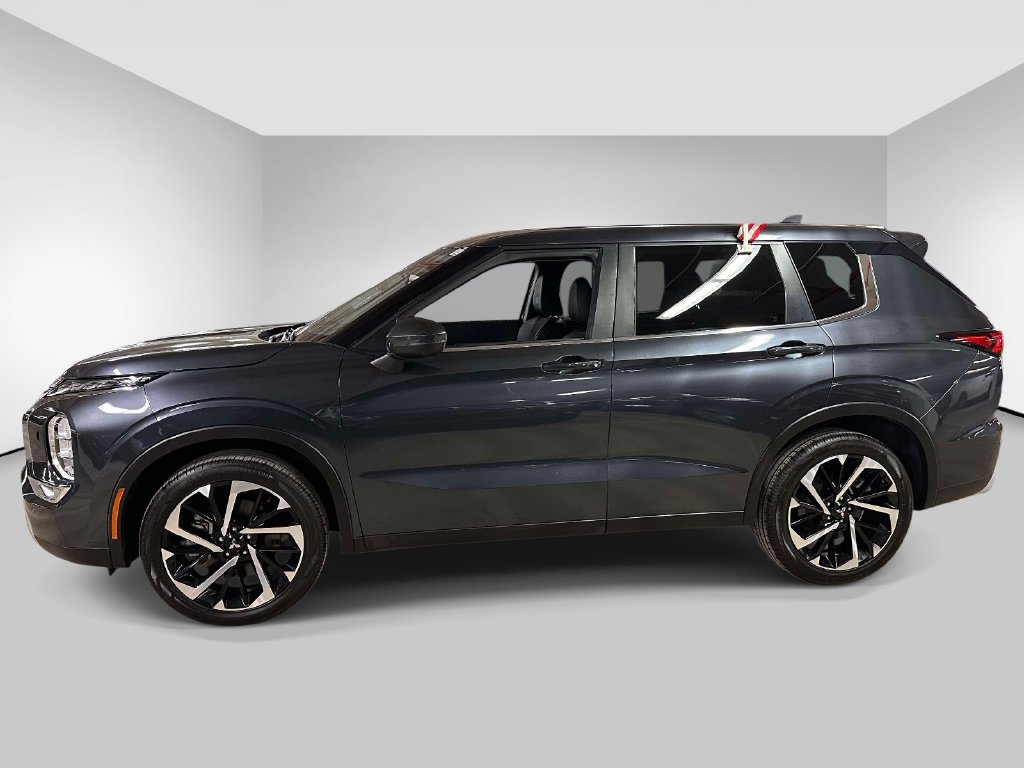Used 2024 Mitsubishi Outlander SE AWD/4WD image 2