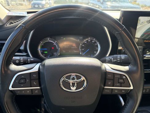 Used 2023 Toyota Highlander Bronze Edition image 30