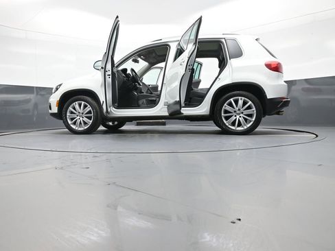 Used 2015 Volkswagen Tiguan SE image 47