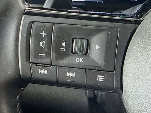 Used 2025 Nissan Pathfinder Platinum FWD image 10