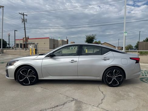 Used 2023 Nissan Altima 2.5 SR FWD image 6