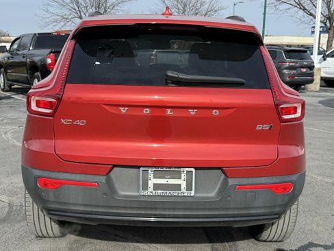 Used 2023 Volvo XC40 B5 Plus image 15