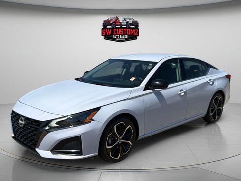 Used 2025 Nissan Altima 2.5 SR FWD image 3