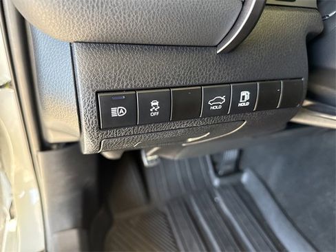 Used 2023 Toyota Camry SE image 19