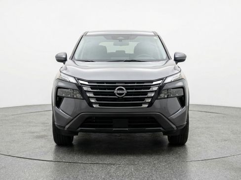 Used 2025 Nissan Rogue SV image 2