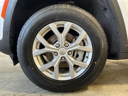 Used 2023 Jeep Grand Cherokee Limited AWD/4WD image 10