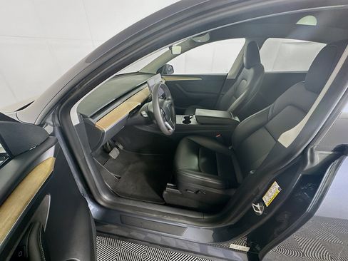 Used 2023 Tesla Model Y Long Range AWD/4WD image 13