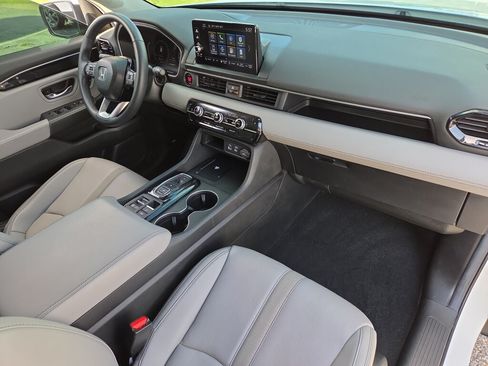 Used 2025 Honda Pilot EX-L image 18