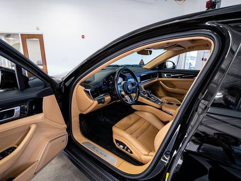 Used 2019 Porsche Panamera image 34