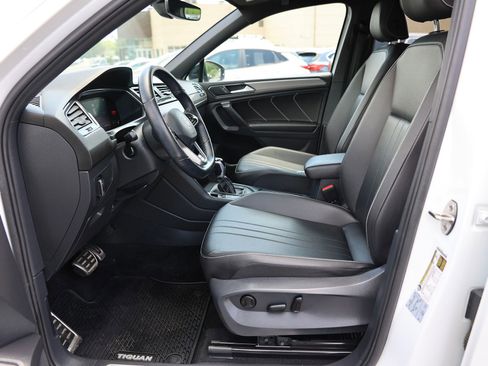 Used 2022 Volkswagen Tiguan SE R-Line AWD/4WD image 18
