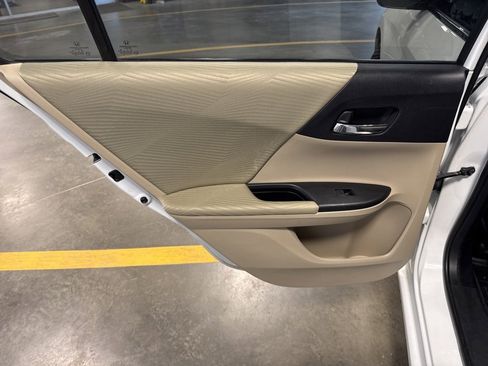 Used 2017 Honda Accord LX image 26