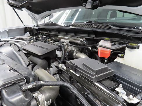 Used 2025 Chevrolet Silverado 2500 ZR2 w/ Technology Package image 26