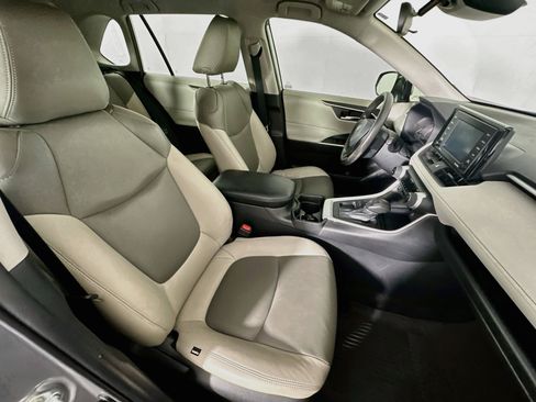 Used 2021 Toyota RAV4 XLE FWD image 31