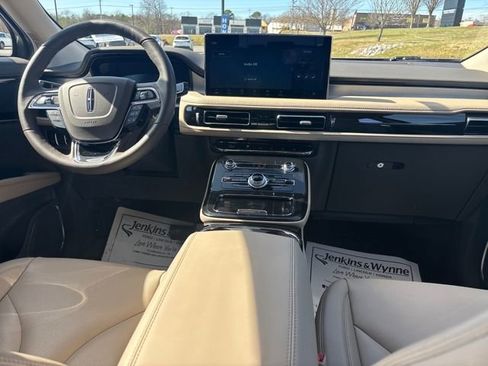 Certified 2022 Lincoln Nautilus FWD w/ Premium Package image 10