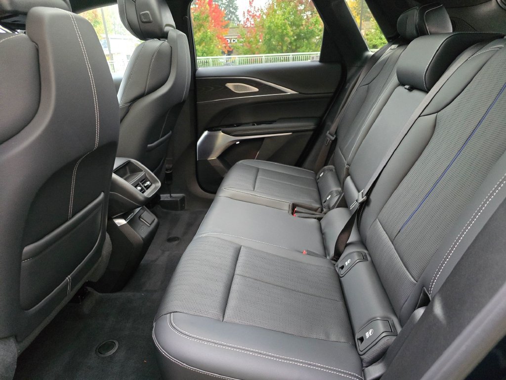 Certified 2024 Cadillac Lyriq Luxury AWD/4WD image 17