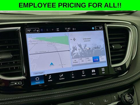 New 2026 Chrysler Pacifica Limited w/ S Appearance Package image 17