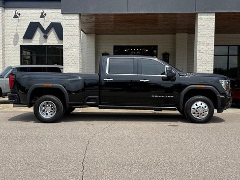 Used 2024 GMC Sierra 3500 Denali Ultimate AWD/4WD image 13
