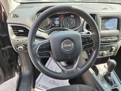 Used 2019 Jeep Cherokee Latitude w/ Popular Appearance Group image 12