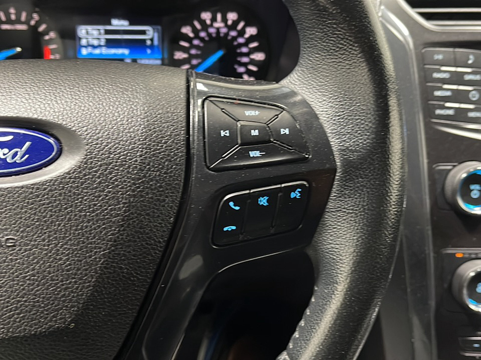 Used 2018 Ford Explorer XLT FWD image 7