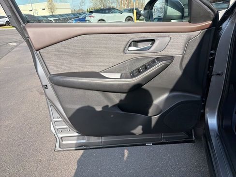 Used 2023 Nissan Rogue SV image 26